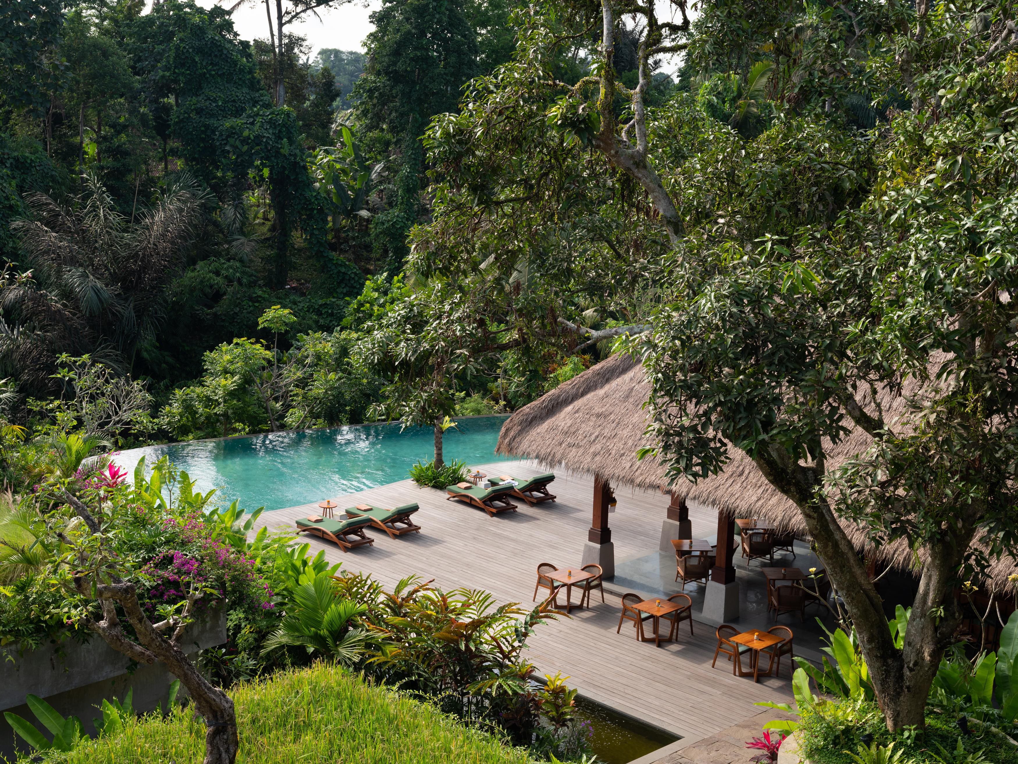 Отель Adiwana Suweta Убуд Экстерьер фото The swimming pool at the resort